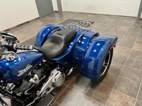 2022 Harley-Davidson® Freewheeler® Reef Blue thumb 0
