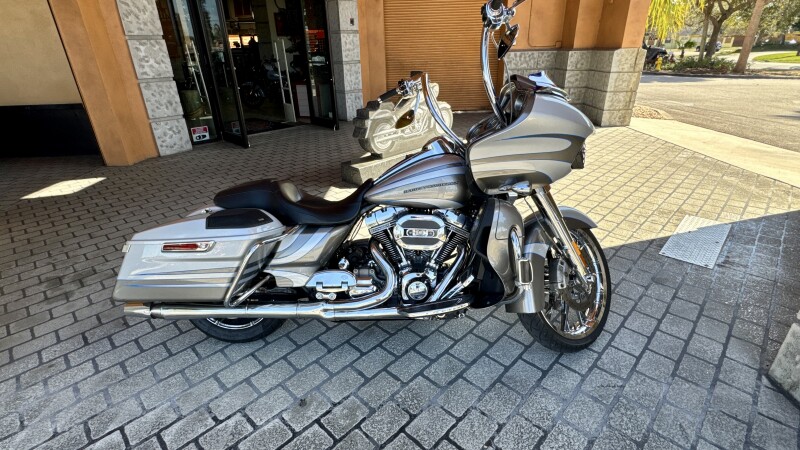 FLTRUSE 2016 CVO™ Road Glide® Ultra