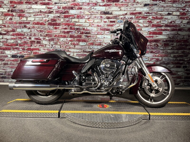 Harley-Davidson® Street Glide® Special 2015 FLHXS BLACK W/ PINSTRIPE