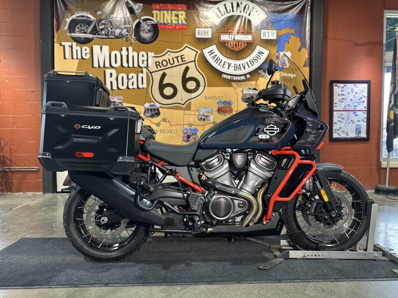 Harley-Davidson® CVO™ Pan America® 2025 RA1250SE CARBON BLUE