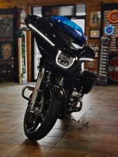 2026 Harley-Davidson® Street Glide® Midnight Ember Chrome Trim thumb 2