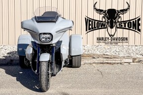 2026 Harley-Davidson® Street Glide 3 Limited Dark Billiard Gray Black Trim thumb 2