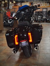 2026 Harley-Davidson® Street Glide® Midnight Ember Chrome Trim thumb 1