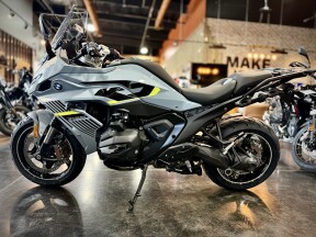2026 BMW Motorrad R 1300 RS Brooklyn Gray Metallic thumb 2