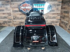 2023 Harley-Davidson® Tri Glide® Ultra Vivid Black thumb 1