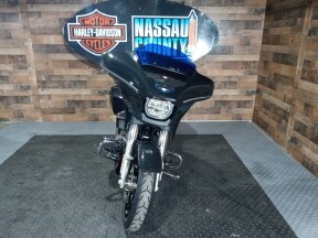 2026 Harley-Davidson® Street Glide® Midnight Ember Chrome Trim thumb 3