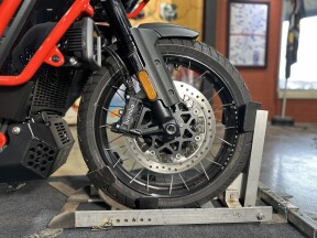Harley-Davidson® CVO™ Pan America® 2025 RA1250SE CARBON BLUE thumb 1