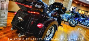 2022 Harley-Davidson® Tri Glide® Ultra, FLHTCUTG thumb 1