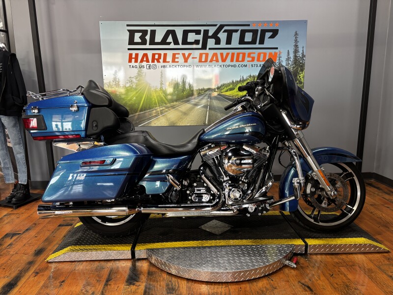 2014 Harley-Davidson® Street Glide® DAYTONA BLUE