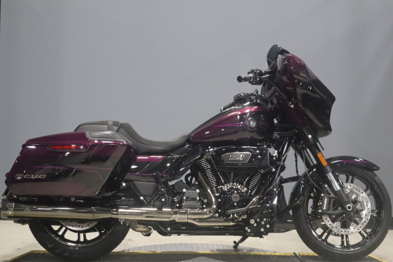 2025 Harley-Davidson® CVO™ Street Glide™ FLHXSE