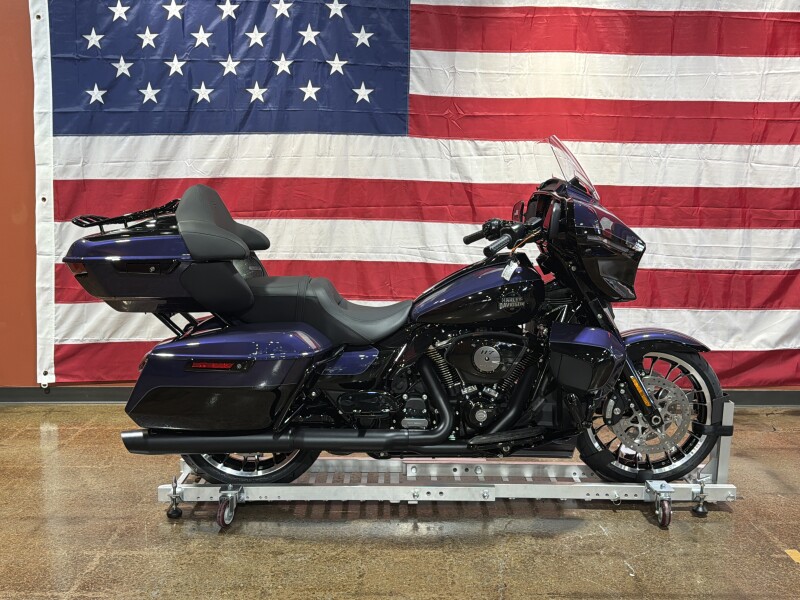Harley-Davidson® Street Glide Limited 2026 FLHXL PRPLE ABYSS/BLK W/ PINSTRIP