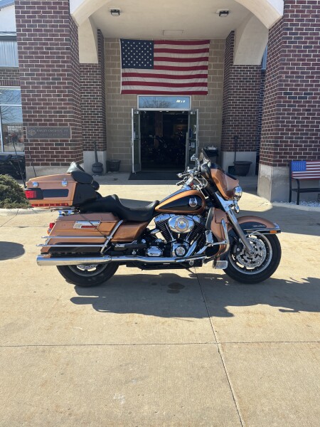 Harley-Davidson® Electra Glide® Ultra Classic® 2008 FLHTCU 105th Anniversary Copper Pearl & Vivid Bl