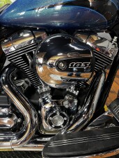 2014 Harley-Davidson® Street Glide® DAYTONA BLUE thumb 2