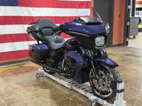 Harley-Davidson® Street Glide Limited 2026 FLHXL PRPLE ABYSS/BLK W/ PINSTRIP thumb 2