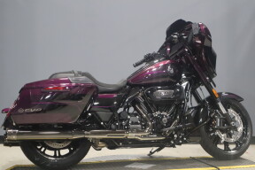 2025 Harley-Davidson® CVO™ Street Glide™ FLHXSE thumb 3