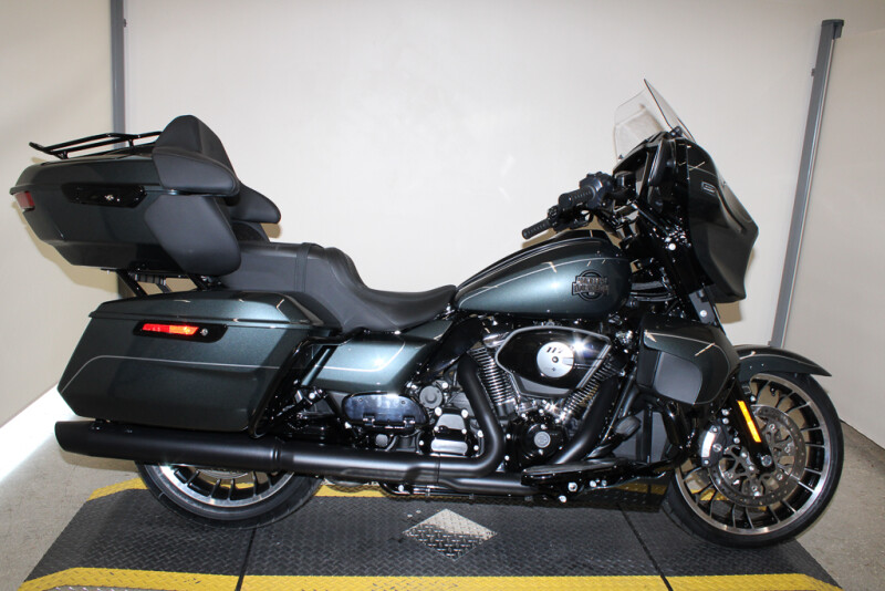 2026 Harley-Davidson Street Glide Limited Grand American Touring FLHXL