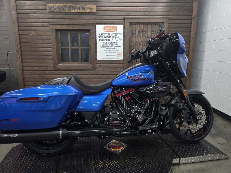 2026 Harley-Davidson® CVO Street Glide ST ELECTRIC COAST W/ PINSTRIPE