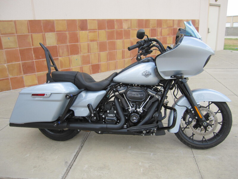 2023 Harley-Davidson® Road Glide® Special Atlas Silver Metallic - Black Finish