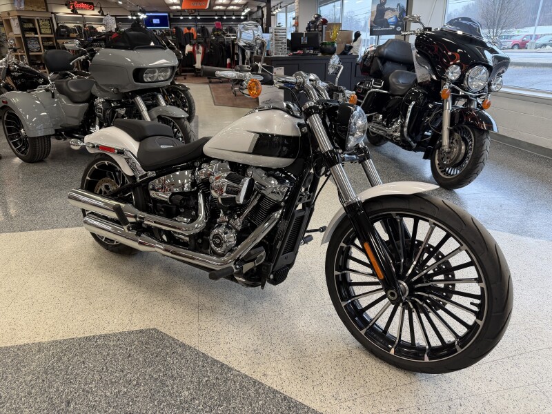 2024 Harley-Davidson® Breakout® 117 White Onyx Pearl