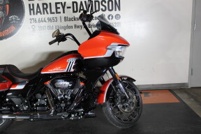 2024 Harley-Davidson® CVO™ Road Glide® FLTRXSE thumb 2