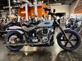 2026 Harley-Davidson® Street Bob® Dark Billiard Gray Chrome Cast Wheels thumb 2
