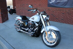 2026 Harley-Davidson® Fat Boy® White Onyx Pearl Chrome Trim thumb 3