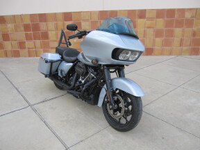 2023 Harley-Davidson® Road Glide® Special Atlas Silver Metallic - Black Finish thumb 3