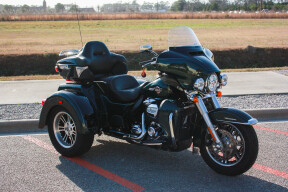 2024 Harley-Davidson® Tri Glide® Ultra FLHTCUTG thumb 3