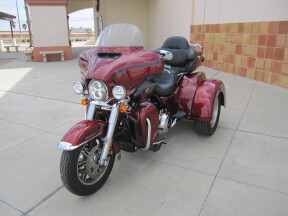 2023 Harley-Davidson® Tri Glide® Ultra Heirloom Red Fade thumb 2