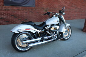 2026 Harley-Davidson® Fat Boy® White Onyx Pearl Chrome Trim thumb 2