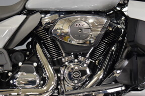 2025 Harley-Davidson® Street Glide™ Ultra FLHXU thumb 2