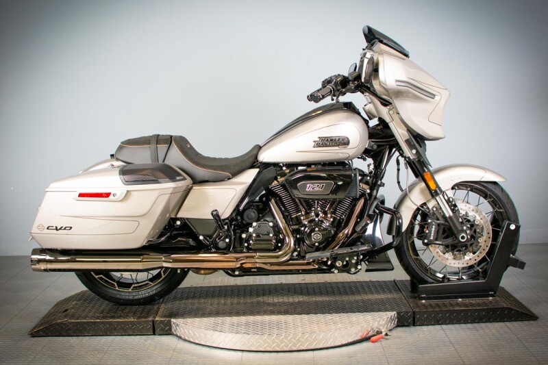 2023 Harley-Davidson® CVO™ Street Glide® FLHXSE