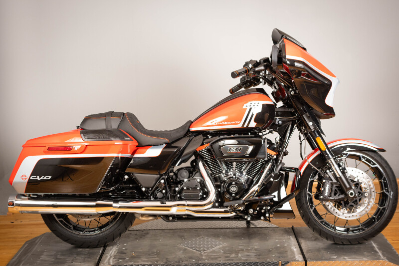 2024 Harley-Davidson® CVO™ Street Glide® FLHXSE