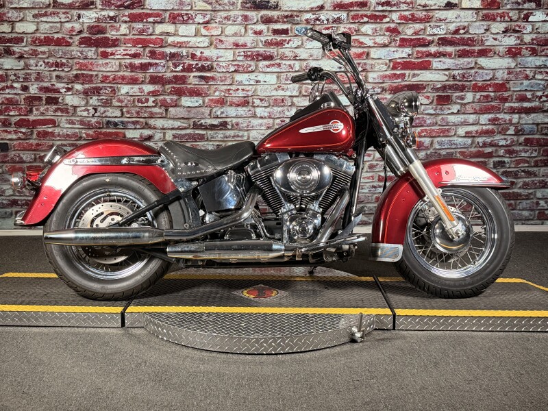 Harley-Davidson® Heritage Softail® Classic 2002 FLSTCI RICH RED W/STRIPES
