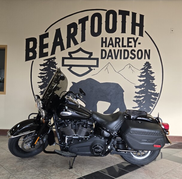 2024 Harley-Davidson® Heritage Classic Vivid Black - Black Finish