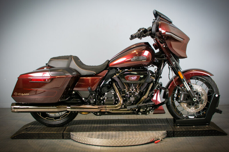 2024 Harley-Davidson® CVO™ Street Glide® FLHXSE