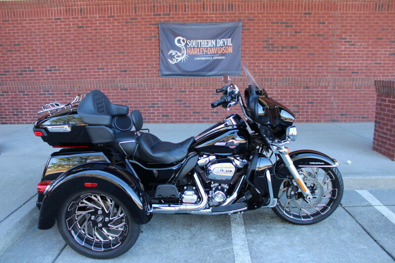 2024 Harley-Davidson® Tri Glide® Ultra Vivid Black