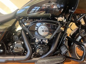 2026 Harley-Davidson Road Glide thumb 2