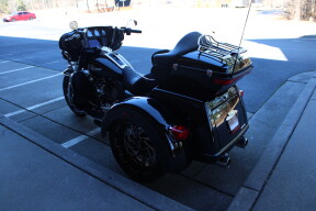 2024 Harley-Davidson® Tri Glide® Ultra Vivid Black thumb 0