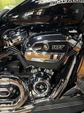 2017 Harley-Davidson® Street Glide® Special BLACK thumb 2