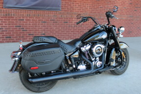 2025 Harley-Davidson® Heritage Classic Vivid Black w/Laced Wheels thumb 2