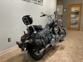 2017 Harley-Davidson® Heritage Softail® Classic Vivid Black  FLSTC thumb 1