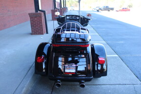 2024 Harley-Davidson® Tri Glide® Ultra Vivid Black thumb 1