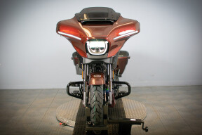 2024 Harley-Davidson® CVO™ Street Glide® FLHXSE thumb 2