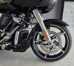 2026 Harley-Davidson® Road Glide™ thumb 2