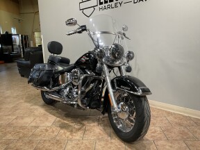 2017 Harley-Davidson® Heritage Softail® Classic Vivid Black  FLSTC thumb 2