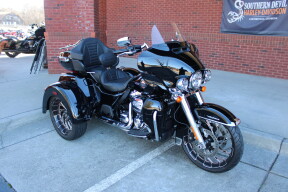 2024 Harley-Davidson® Tri Glide® Ultra Vivid Black thumb 3