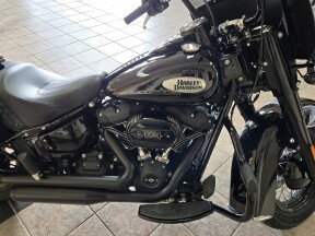 2024 Harley-Davidson® Heritage Classic Vivid Black - Black Finish thumb 3