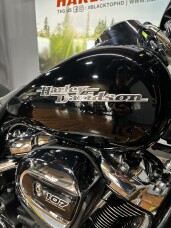 2017 Harley-Davidson® Street Glide® Special BLACK thumb 3