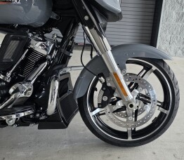 2026 Harley-Davidson® Street Glide® thumb 2